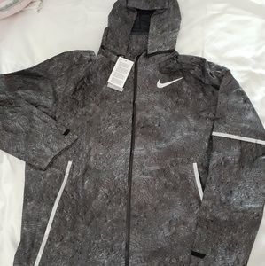 nike zonal aeroshield energy solstice